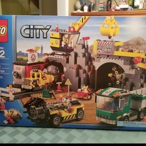 Lego CITY The Mine Building Toy  BOX RETIRED RARE like new
